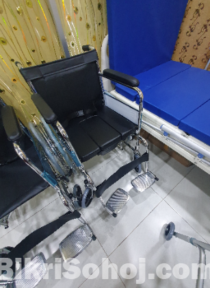 Wheelchair with commode